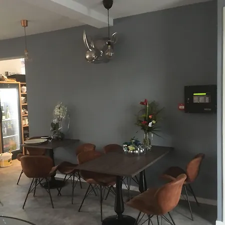 Hostellerie Horst לינה וארוחת בוקר הורסט
